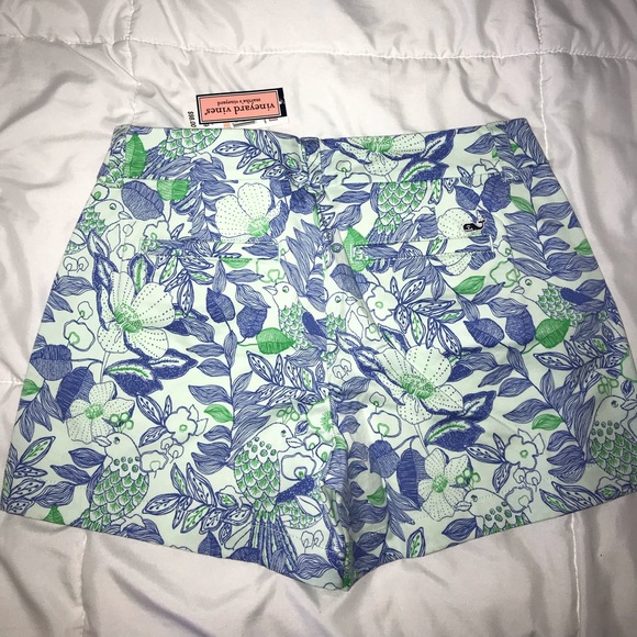 Women’s Small Vineyard Vine’s Shorts - Picture 2 of 3